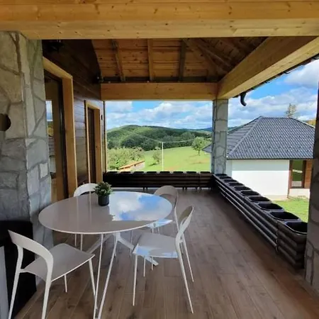 Case de vacanță Jelena Nikojevici